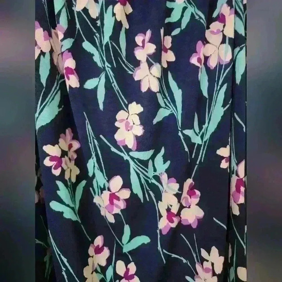 Hemish USA off the shoulder navy floral blouse. Size large poly/spandex blend - Picture 2 of 4